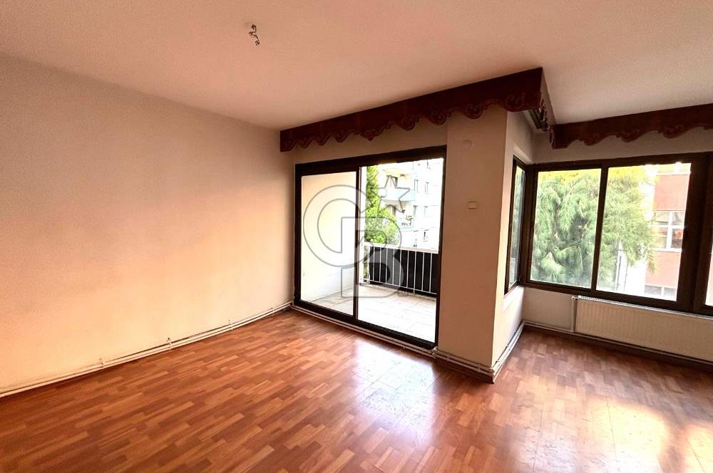 Karşıyaka Bahçelievler'de Pazar Yerine Yakın Kiralık 3+1 Daire