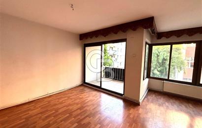 Karşıyaka Bahçelievler'de Pazar Yerine Yakın Kiralık 3+1 Daire