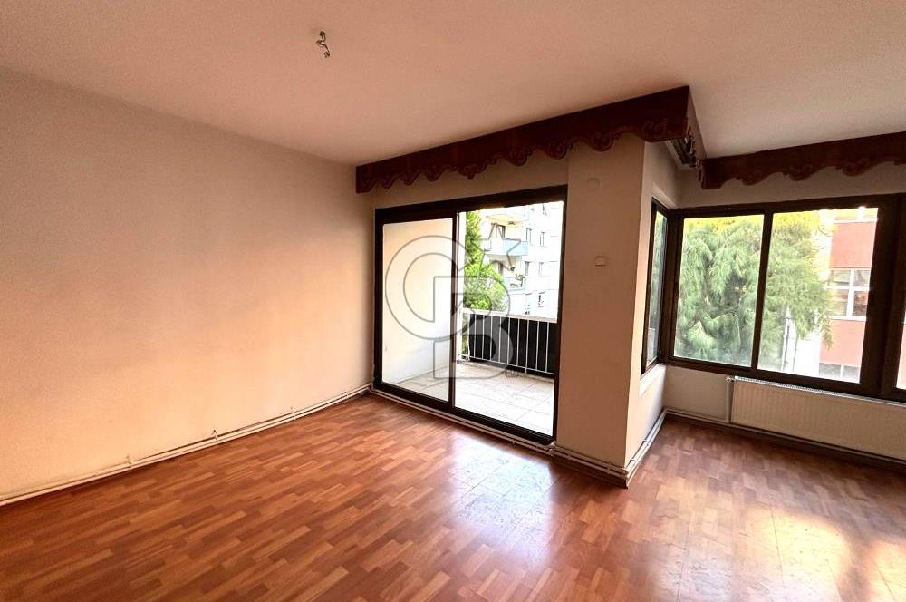 Karşıyaka Bahçelievler'de Pazar Yerine Yakın Kiralık 3+1 Daire