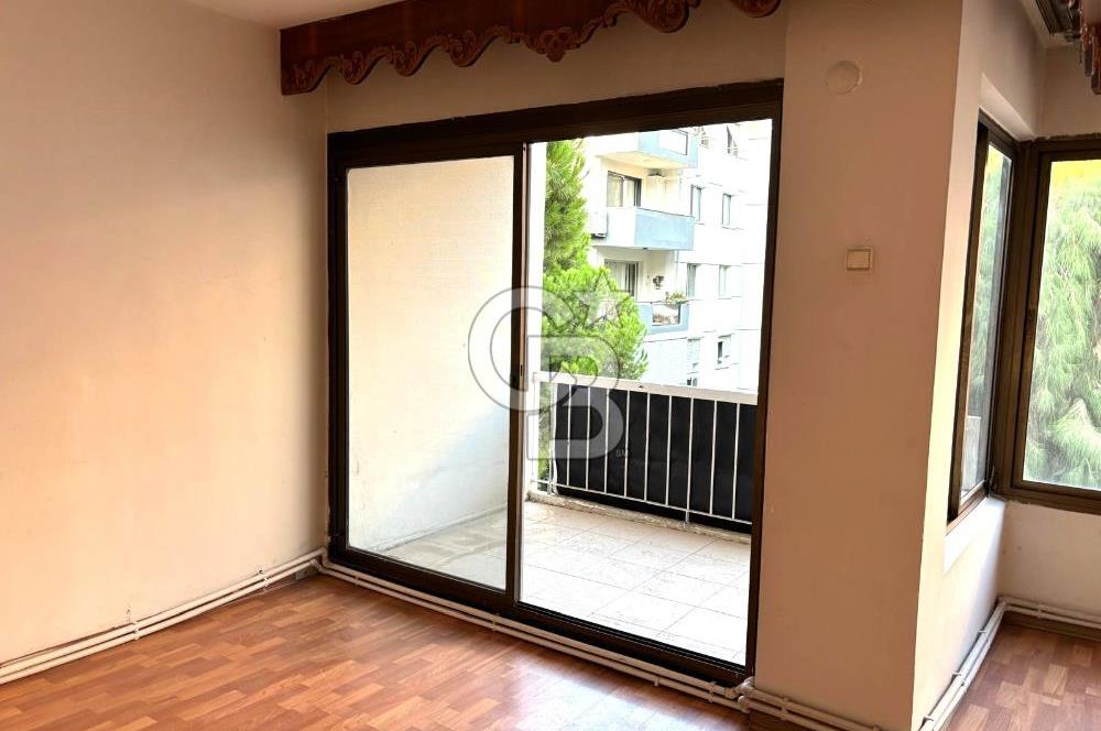 Karşıyaka Bahçelievler'de Pazar Yerine Yakın Kiralık 3+1 Daire
