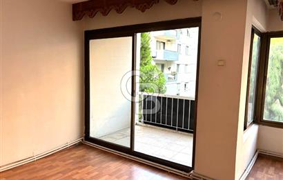 Karşıyaka Bahçelievler'de Pazar Yerine Yakın Kiralık 3+1 Daire