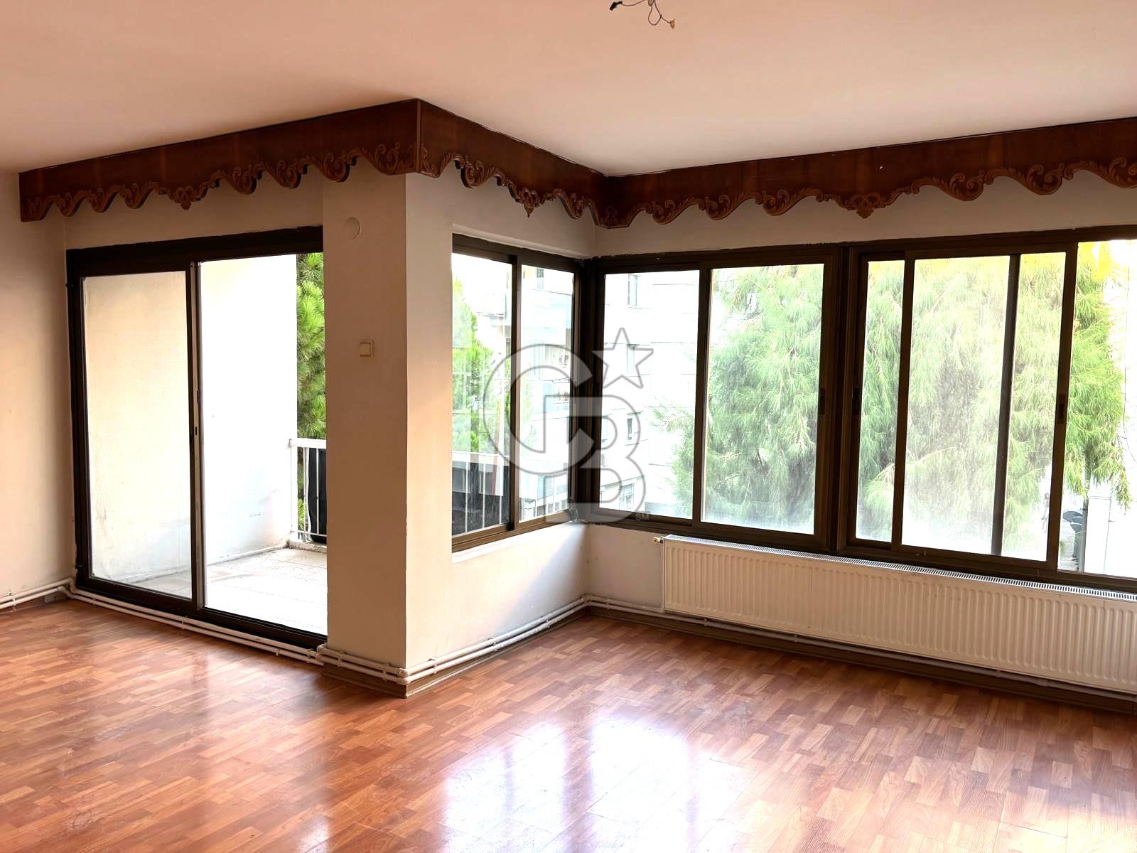Karşıyaka Bahçelievler'de Pazar Yerine Yakın Kiralık 3+1 Daire