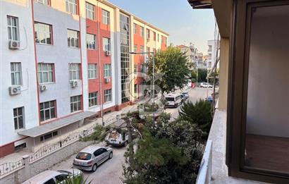 Karşıyaka Bahçelievler'de Pazar Yerine Yakın Kiralık 3+1 Daire