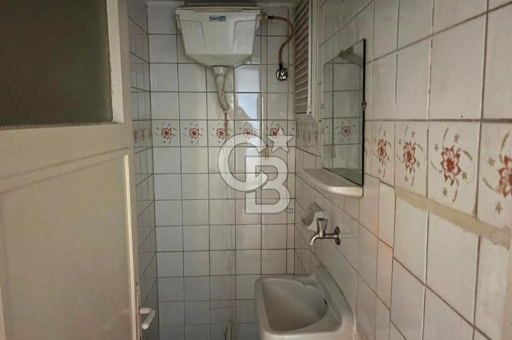 Karşıyaka Bahçelievler'de Pazar Yerine Yakın Kiralık 3+1 Daire