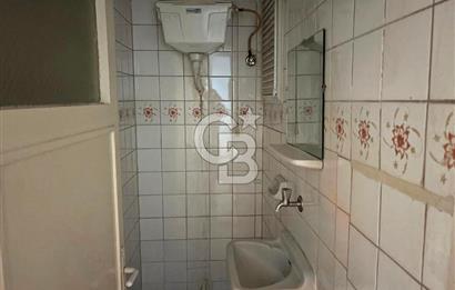 Karşıyaka Bahçelievler'de Pazar Yerine Yakın Kiralık 3+1 Daire