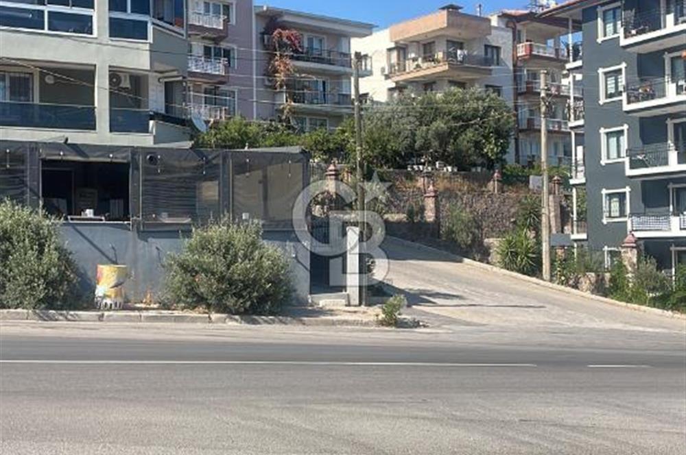 Bornova'da deniz ve şehir manzaralı merkezi konumda 3+1 satılık daire
