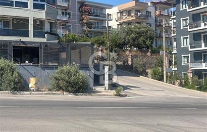 Bornova'da deniz ve şehir manzaralı merkezi konumda 3+1 satılık daire