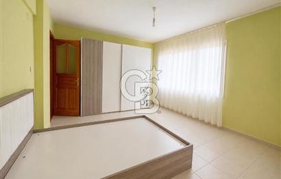 Bornova'da deniz ve şehir manzaralı merkezi konumda 3+1 satılık daire