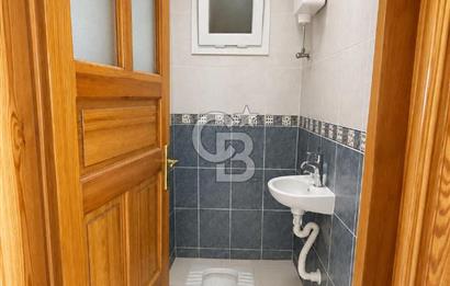 Bornova'da deniz ve şehir manzaralı merkezi konumda 3+1 satılık daire