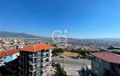Bornova'da deniz ve şehir manzaralı merkezi konumda 3+1 satılık daire