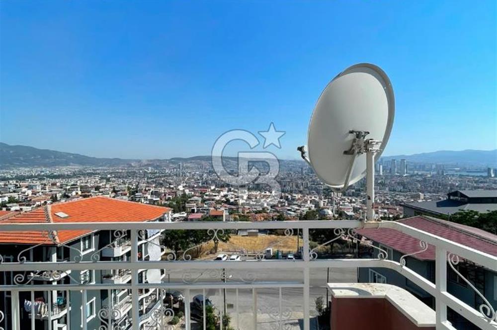 Bornova'da deniz ve şehir manzaralı merkezi konumda 3+1 satılık daire