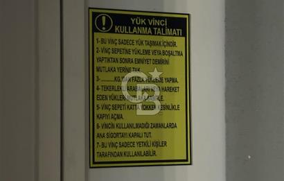 Ataşehir Ferhatpaşada 1.715 m² Müstakil Komple Bina Depo+Ofis