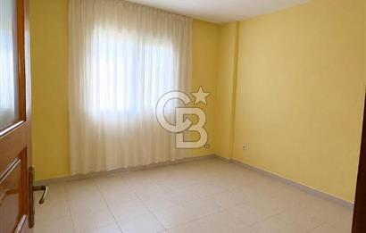 Bornova'da deniz ve şehir manzaralı merkezi konumda 3+1 satılık daire