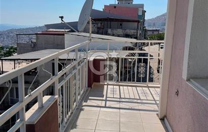 Bornova'da deniz ve şehir manzaralı merkezi konumda 3+1 satılık daire