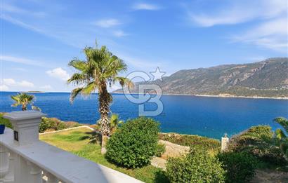 KAŞ  YARIMADA DA EŞYALI 4+1 DENIZE SIFIR VİLLAYA ÖZEL PLAJLI BENZERSIZ KIRALIK VILLA