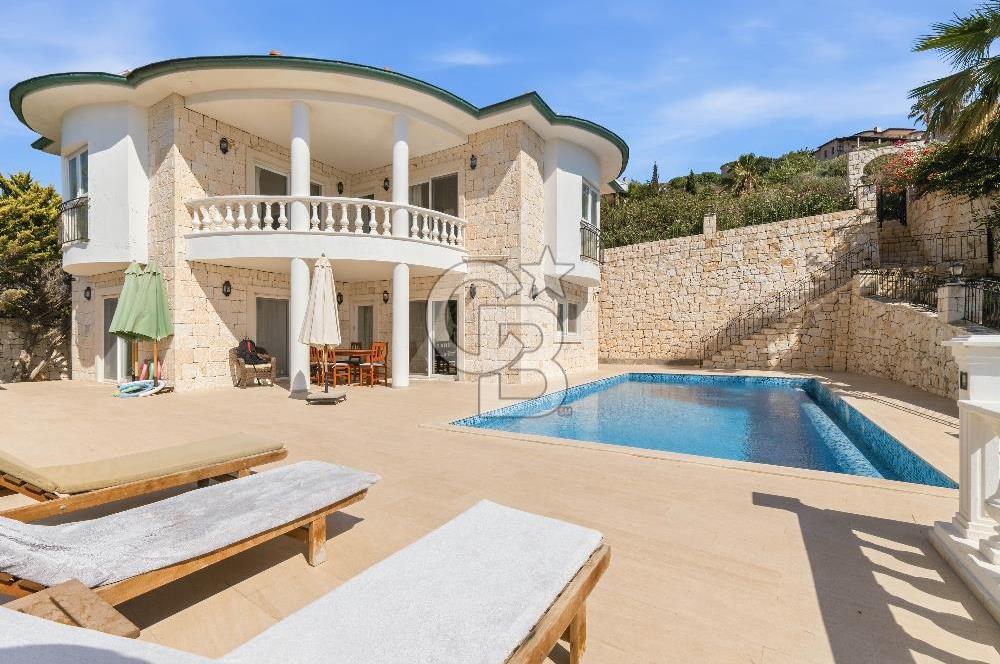 KAŞ  YARIMADA DA EŞYALI 4+1 DENIZE SIFIR VİLLAYA ÖZEL PLAJLI BENZERSIZ KIRALIK VILLA