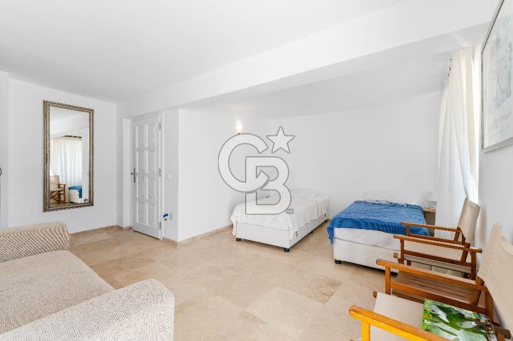 KAŞ  YARIMADA DA EŞYALI 4+1 DENIZE SIFIR VİLLAYA ÖZEL PLAJLI BENZERSIZ KIRALIK VILLA