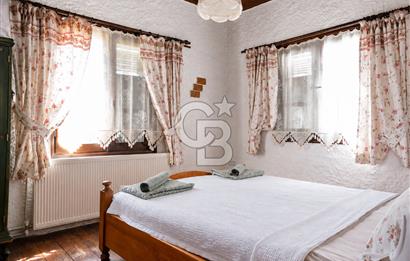 Taş Dokusu Korunmuş, Avlulu ve Teraslı Satılık 3+1 Köy Evi