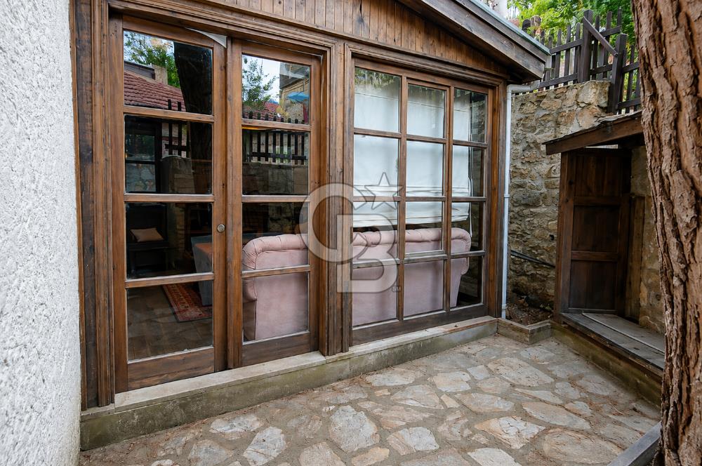 Taş Dokusu Korunmuş, Avlulu ve Teraslı Satılık 3+1 Köy Evi