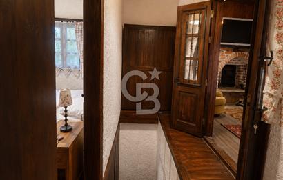 Taş Dokusu Korunmuş, Avlulu ve Teraslı Satılık 3+1 Köy Evi