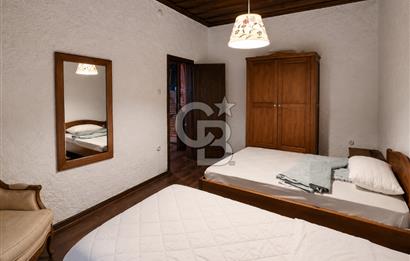 Taş Dokusu Korunmuş, Avlulu ve Teraslı Satılık 3+1 Köy Evi