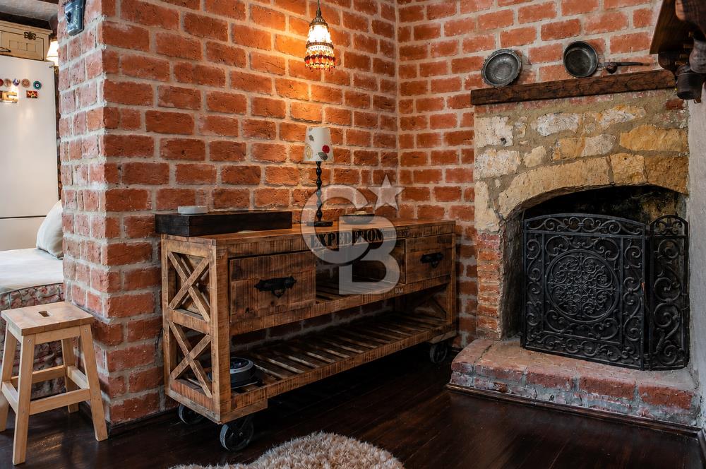 Taş Dokusu Korunmuş, Avlulu ve Teraslı Satılık 3+1 Köy Evi
