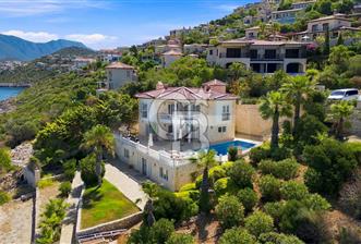 KAŞ  YARIMADA DA EŞYALI 4+1 DENIZE SIFIR VİLLAYA ÖZEL PLAJLI BENZERSIZ KIRALIK VILLA - 1 - 367572