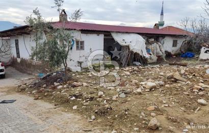 MANİSA ALAŞEHİR'DE KÖY İÇİ İMARLI, 638 m² BÜYÜK AVLULU EV VE ARSASI