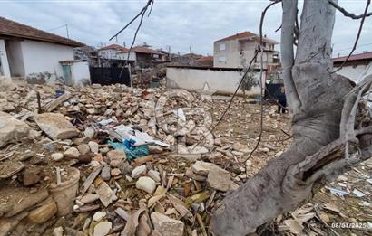 MANİSA ALAŞEHİR'DE KÖY İÇİ İMARLI, 638 m² BÜYÜK AVLULU EV VE ARSASI