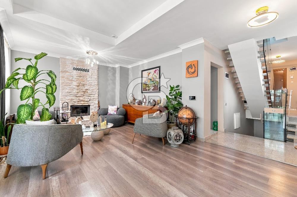 ZEKERİYAKÖYDE DENİZ MANZARALI ÖZEL MİMARİ 7+2 SATILIK  LÜKS VİLLA