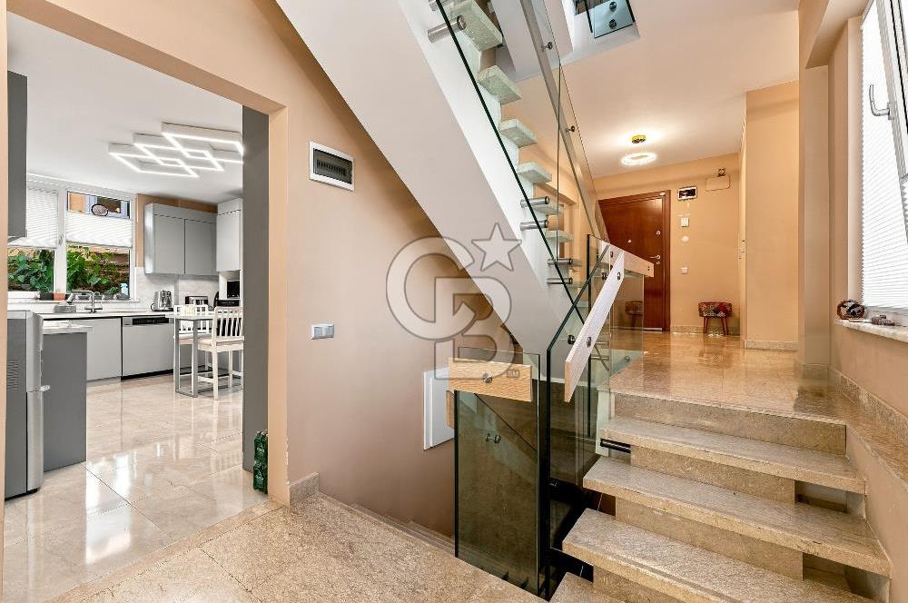 ZEKERİYAKÖYDE DENİZ MANZARALI ÖZEL MİMARİ 7+2 SATILIK  LÜKS VİLLA