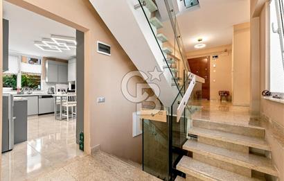 ZEKERİYAKÖYDE DENİZ MANZARALI ÖZEL MİMARİ 7+2 SATILIK  LÜKS VİLLA