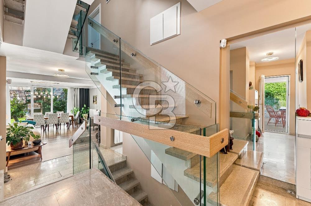 ZEKERİYAKÖYDE DENİZ MANZARALI ÖZEL MİMARİ 7+2 SATILIK  LÜKS VİLLA