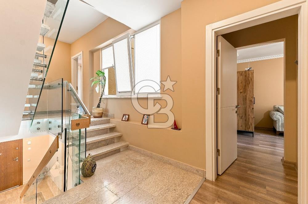 ZEKERİYAKÖYDE DENİZ MANZARALI ÖZEL MİMARİ 7+2 SATILIK  LÜKS VİLLA