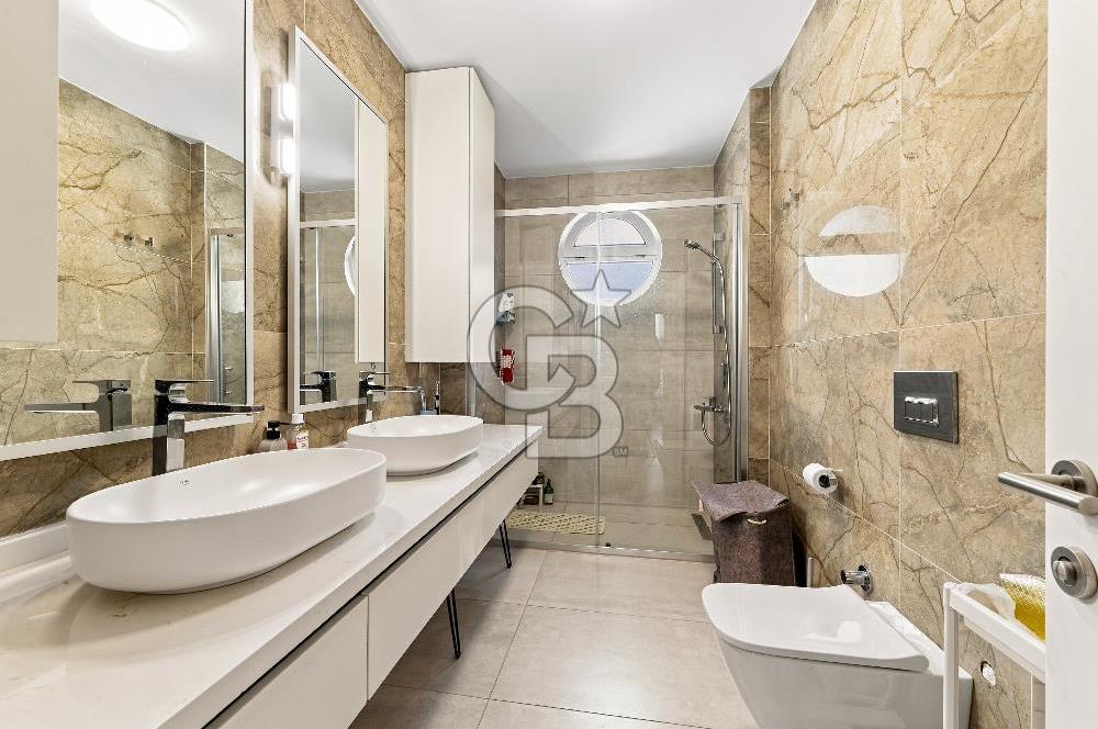 ZEKERİYAKÖYDE DENİZ MANZARALI ÖZEL MİMARİ 7+2 SATILIK  LÜKS VİLLA