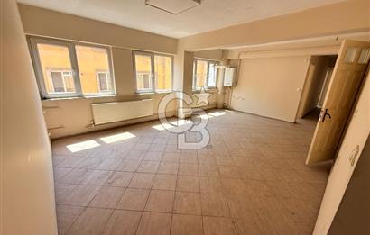 ATATÜRK CADDESİ ÜZERİ ZİLELİ İŞHANI SATILIK 2+1 İŞYERİ