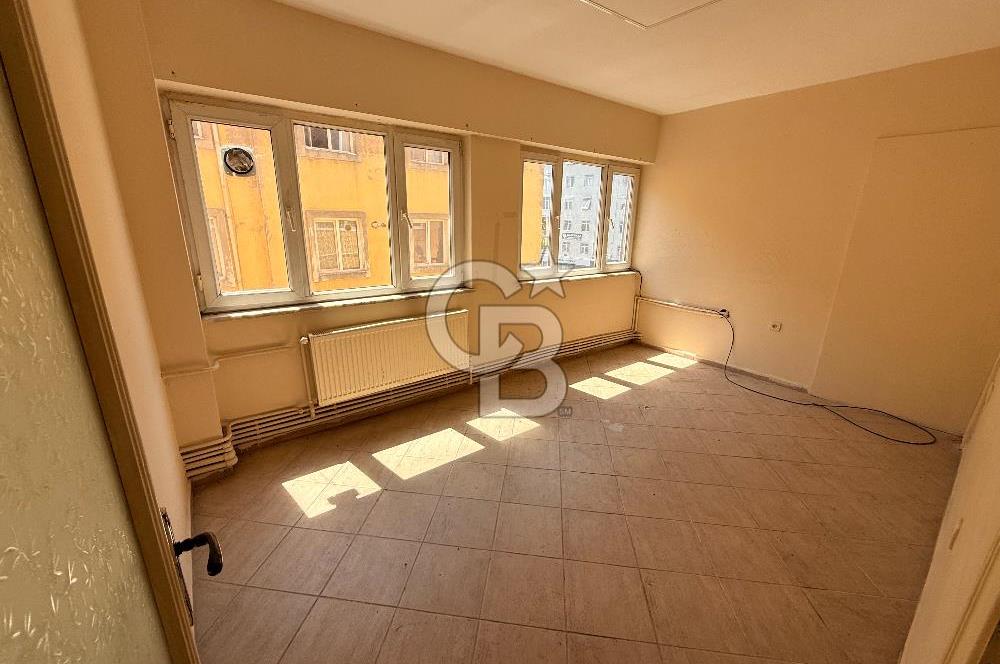 ATATÜRK CADDESİ ÜZERİ ZİLELİ İŞHANI SATILIK 2+1 İŞYERİ