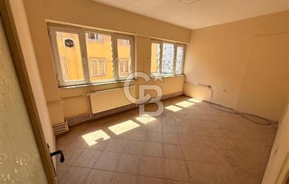 ATATÜRK CADDESİ ÜZERİ ZİLELİ İŞHANI SATILIK 2+1 İŞYERİ