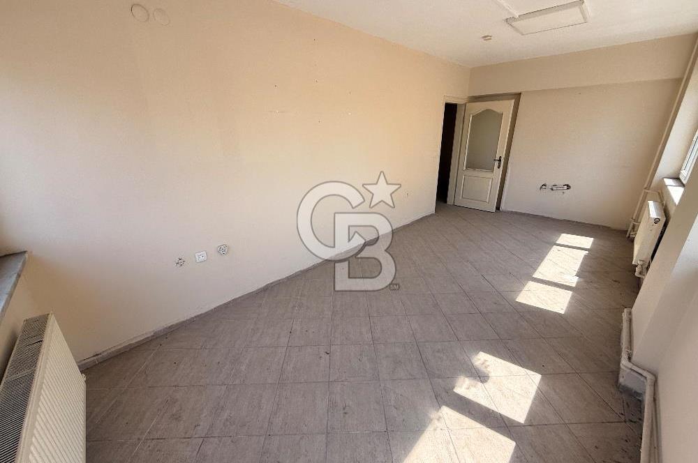 ATATÜRK CADDESİ ÜZERİ ZİLELİ İŞHANI SATILIK 2+1 İŞYERİ