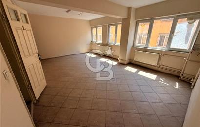 ATATÜRK CADDESİ ÜZERİ ZİLELİ İŞHANI SATILIK 2+1 İŞYERİ