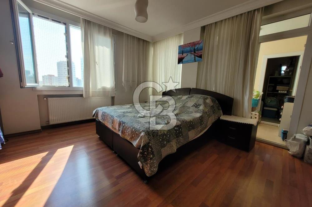 HAYALPARK CİVARI CADDE ÜZERİ HER KAT TEK DAİRE SATILIK 4+1