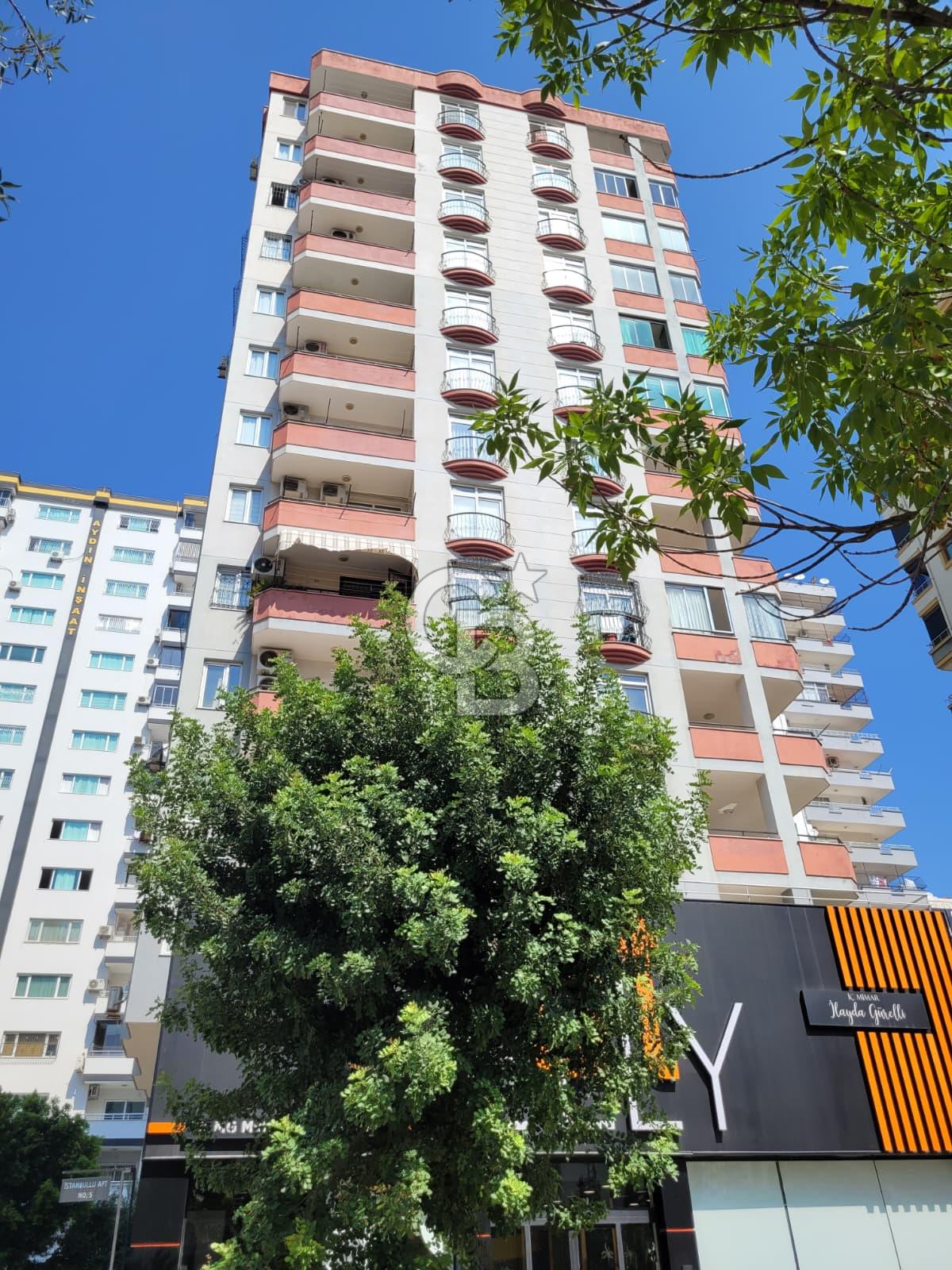 HAYALPARK CİVARI CADDE ÜZERİ HER KAT TEK DAİRE SATILIK 4+1