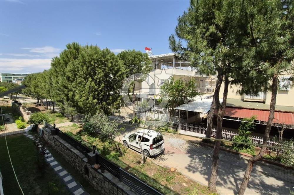 Asansörlü Havuzlu Ön cephe ara kat 6 yaşında 2+1 Daire