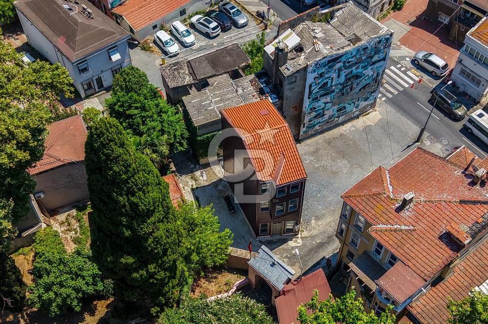 SARIYER BÜYÜKDEREDE ASLINA SADIK KALINARAK YENİLENMİŞ TARİHİ EV