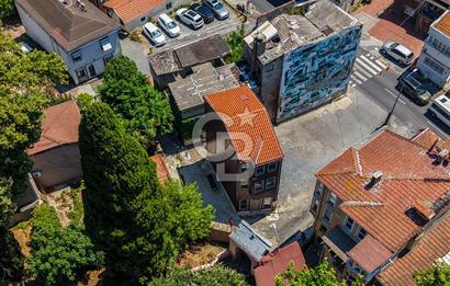 SARIYER BÜYÜKDEREDE ASLINA SADIK KALINARAK YENİLENMİŞ TARİHİ EV
