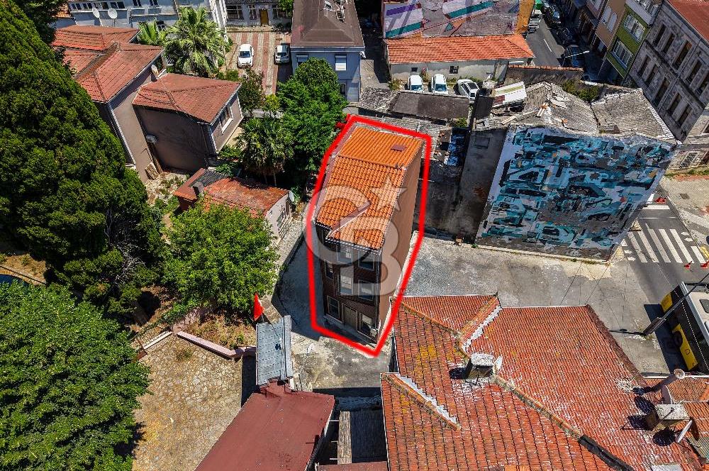 SARIYER BÜYÜKDEREDE ASLINA SADIK KALINARAK YENİLENMİŞ TARİHİ EV