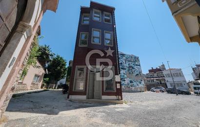 SARIYER BÜYÜKDEREDE ASLINA SADIK KALINARAK YENİLENMİŞ TARİHİ EV