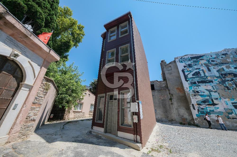 SARIYER BÜYÜKDEREDE ASLINA SADIK KALINARAK YENİLENMİŞ TARİHİ EV