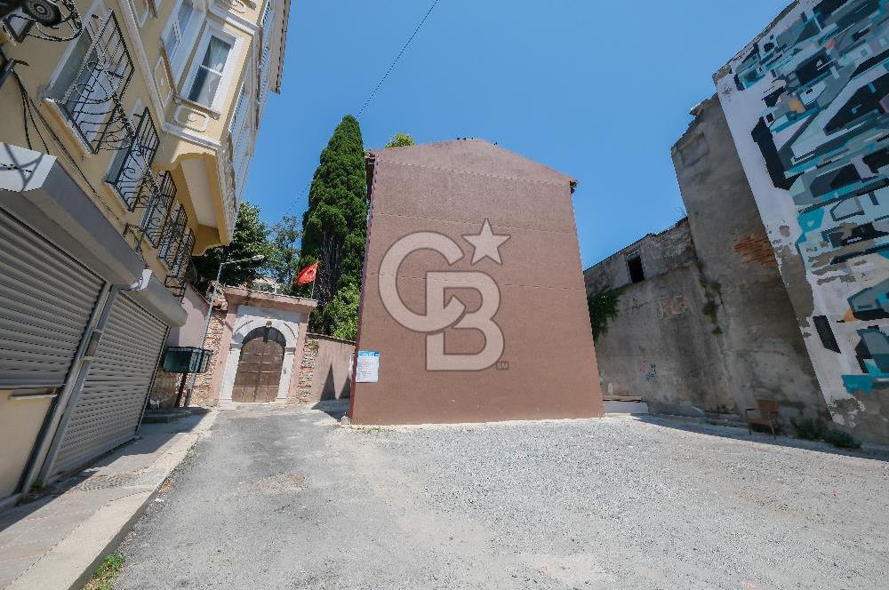 SARIYER BÜYÜKDEREDE ASLINA SADIK KALINARAK YENİLENMİŞ TARİHİ EV