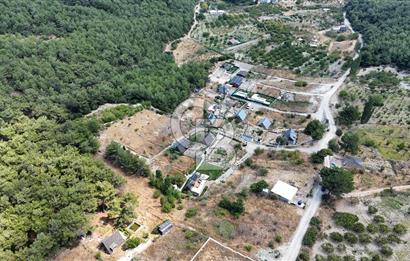 BORNOVA YAKAKÖY 350 M2 HİSSELİ ARSA